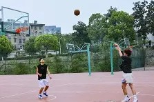 开云sports-篮球名宿现场观战，对球队表现发表看法()