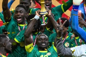 开云-非洲球员在擂台上大放异彩，引领球队冲向胜利()