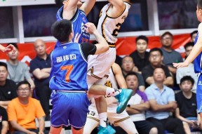 开云-主力球员合作默契！篮球联赛比赛连胜不断()