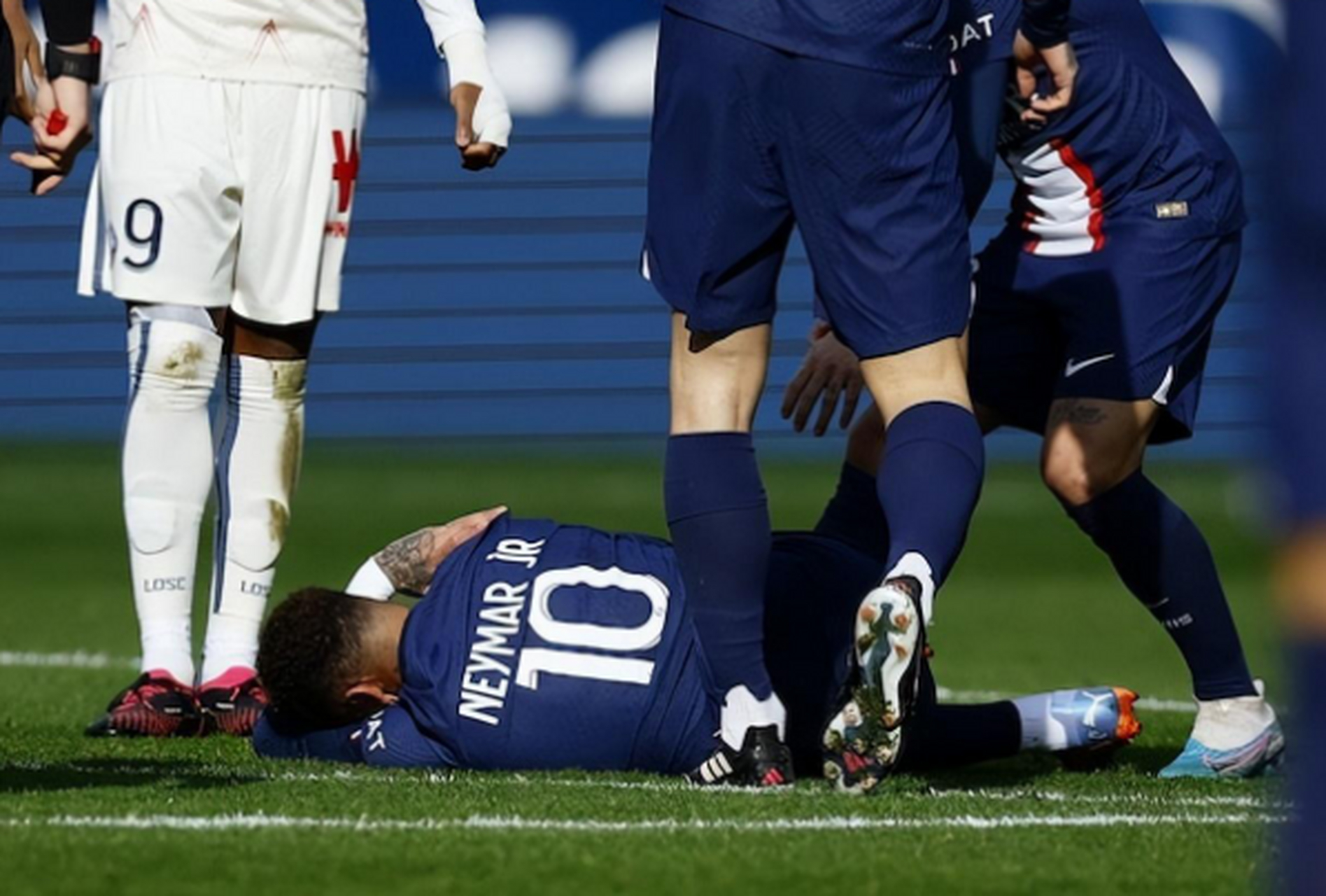 开云app在线下载-罗马前锋因伤下场，对球队冲击巨大()  第2张