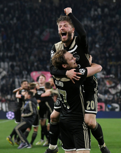 开云体育app-阿贾克斯连扳两球，晋级欧冠四强()  第2张