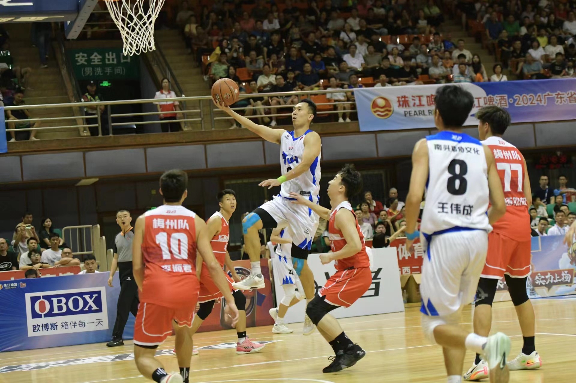 开云-主力球员合作默契！篮球联赛比赛连胜不断()  第2张