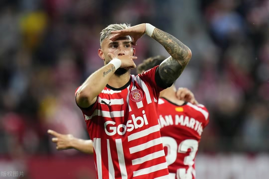 开云体育-格拉纳达门将埃斯卡利表现高效，奉献多次扑救(格拉纳达球员)  第1张