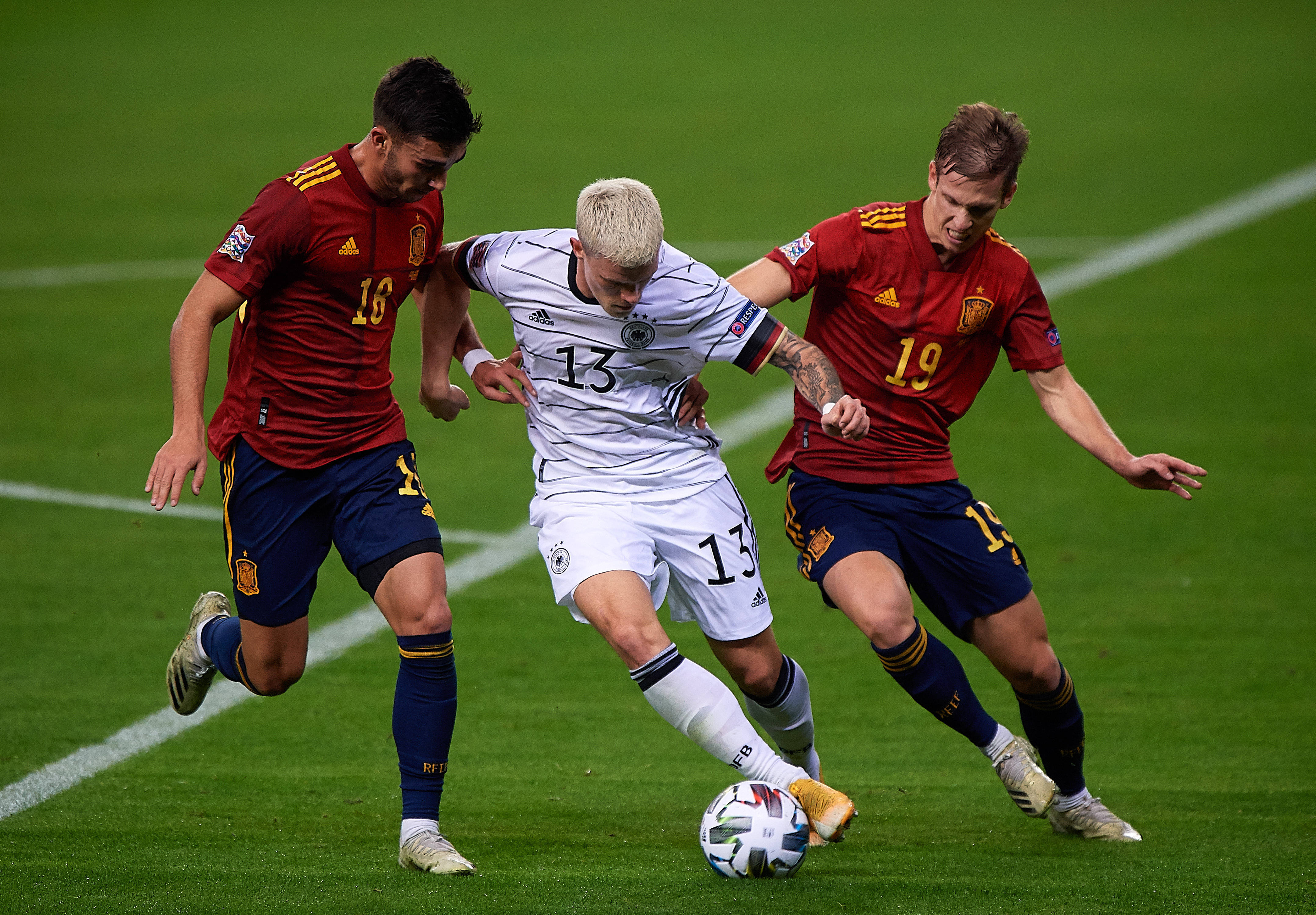 欧洲杯资格赛激战连连，强队被抑制难以脱颖而出()  第1张