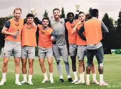 埃弗顿客场惨败，球队陷入保级危机()  第1张