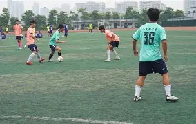 kaiyun app-足球比赛现场热闹非凡，球迷们高呼助威声()  第2张