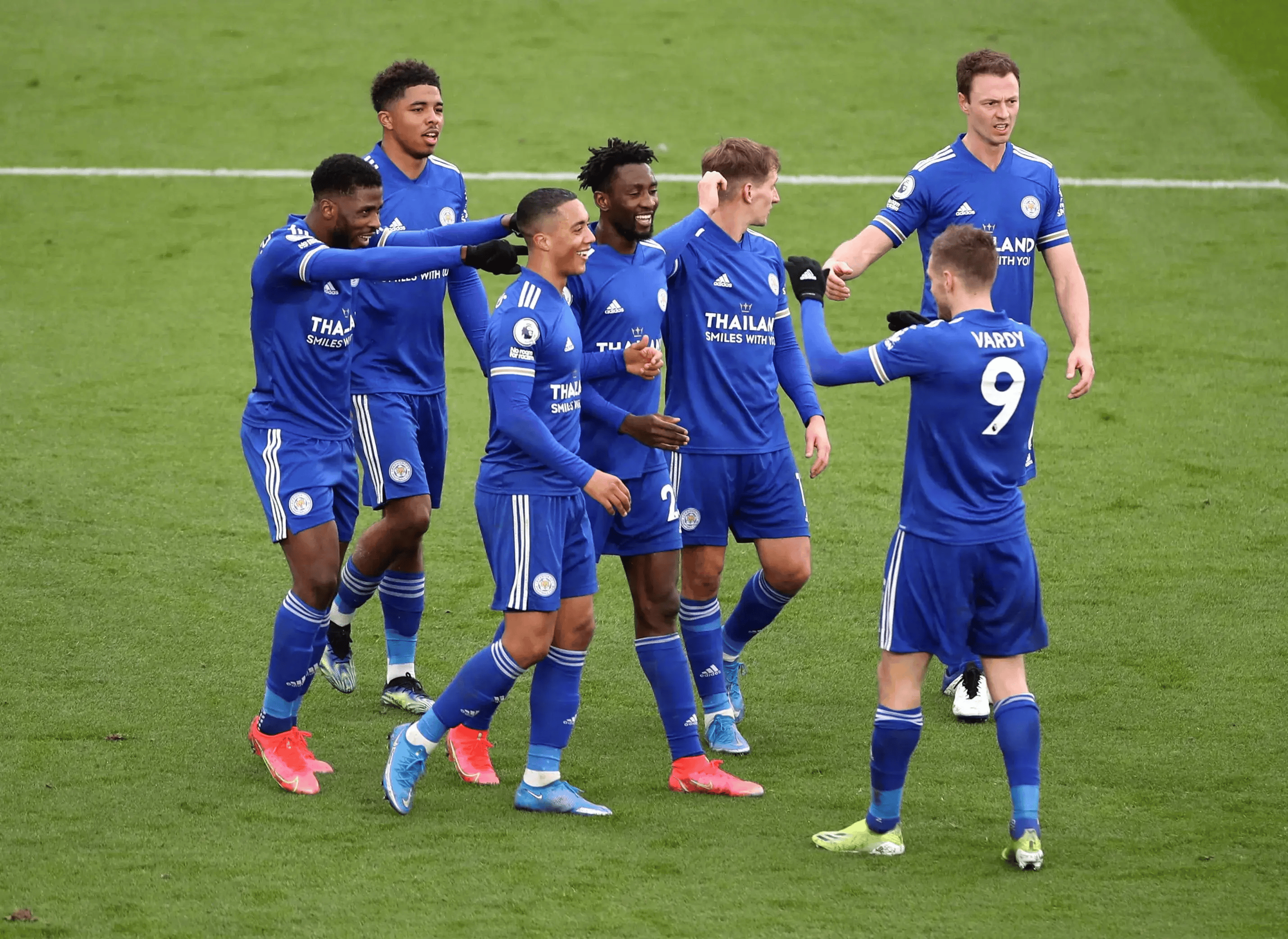 开云体育sports-国内顶级俱乐部激烈交锋，球员技术纷呈，比分胶着()  第2张