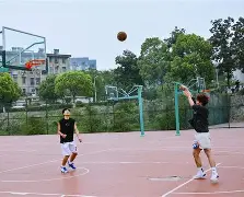 开云sports-篮球名宿现场观战，对球队表现发表看法()  第1张