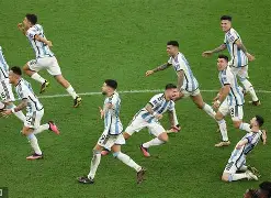 开云体育入口-足坛十大小国巨星  第2张